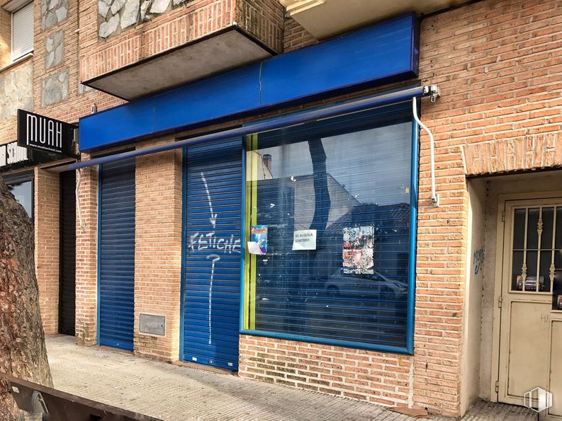 Retail for sale & for rent at Calle Real, 84, Yuncos, Toledo, 45210 with door, daytime, azure, fixture, road surface, wood, brickwork, brick, building material and neighbourhood around