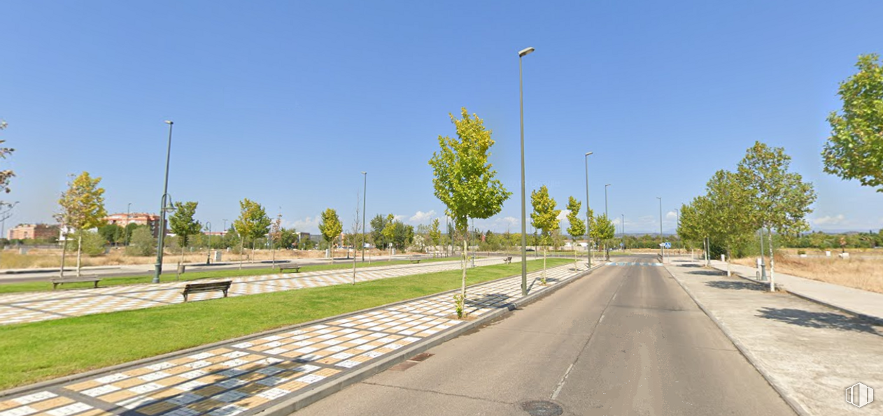 Land for sale at Urbanización Turieles, Talavera de la Reina, Toledo, 45600 with sky, plant, street light, tree, road surface, land lot, asphalt, urban design, residential area and landscape around