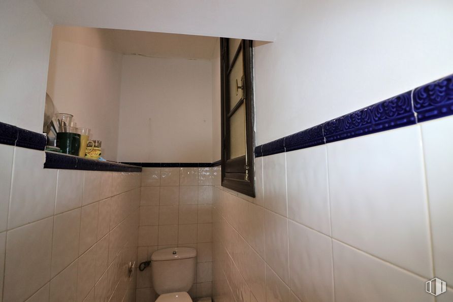 Oficina en alquiler en Calle Lope de Vega, 13, Centro, Madrid, 28014 con espejo, propiedad, casa, edificio, madera, diseño de interiores, suelo, piso, baño, arreglo de tubería y madera dura alrededor