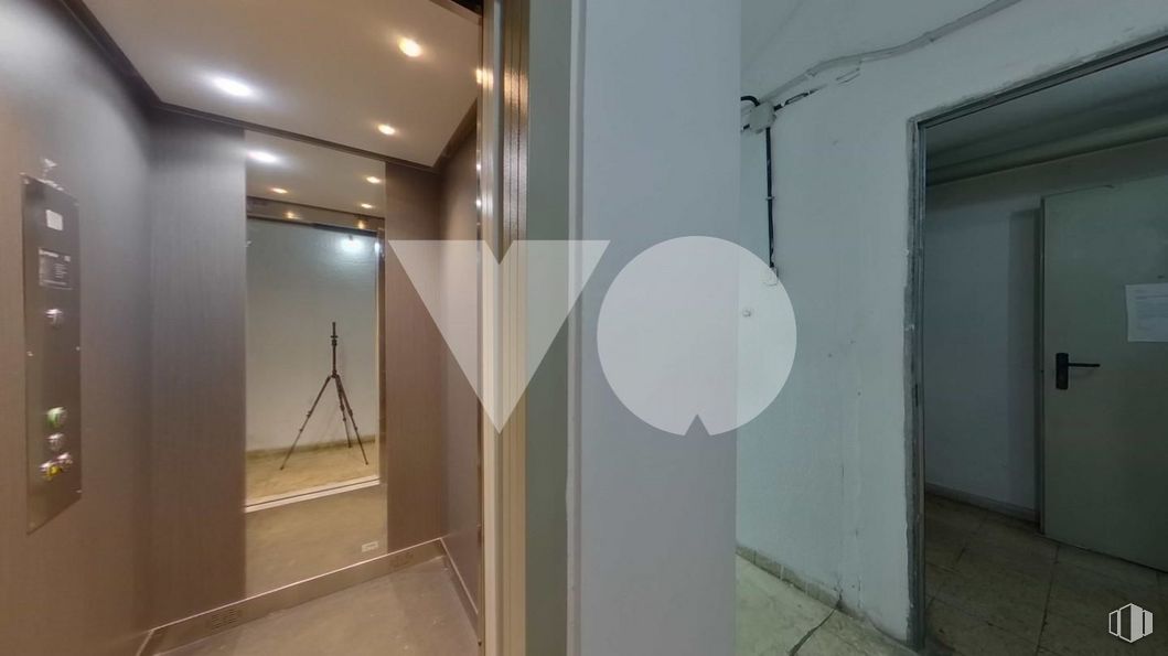 Nave en venta en Barrio Alameda de Osuna, Barajas, Madrid, 28042 con accesorio, edificio, madera, interiorismo, suelo, suelos, propiedad material, puerta, inmobiliario y material compuesto alrededor