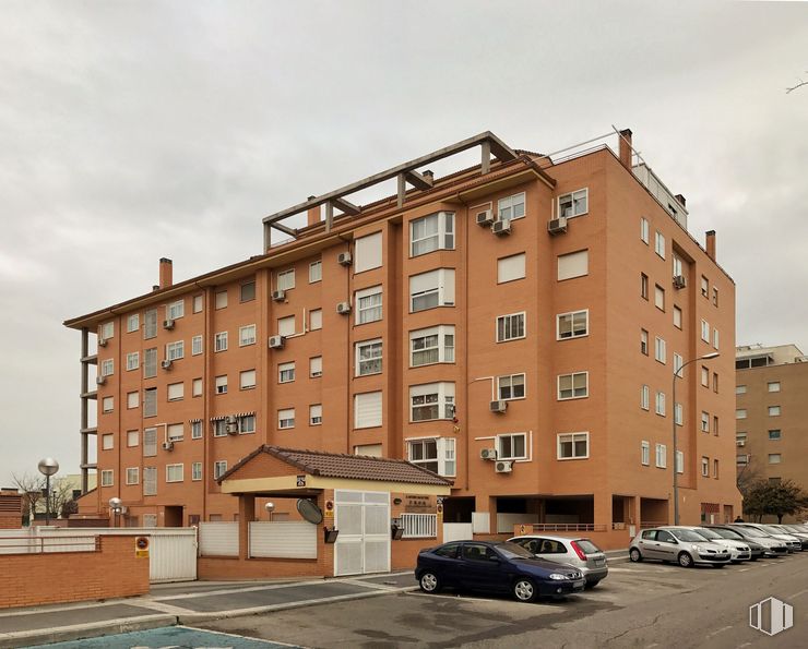 Oficina en alquiler en Calle Antonio Van de Pere, 41, Valdemoro, Madrid, 28342 con coche, edificio, cielo, rueda, propiedad, ventana, neumático, vehículo, nube y diseño urbano alrededor