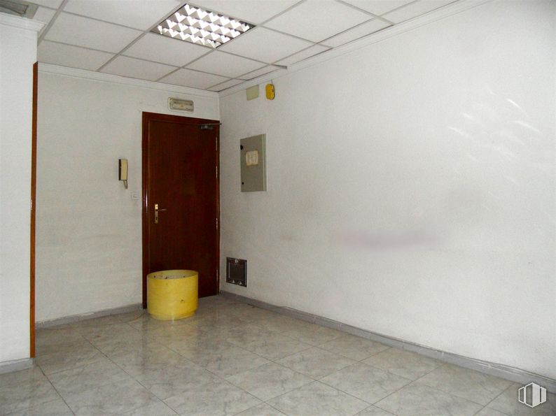 Oficina en alquiler en Calle Madrid, Getafe, Madrid, 28901 con puerta, alumbrado, lámpara, propiedad, accesorio, edificio, suelo, suelos, techo y suelo de baldosas alrededor