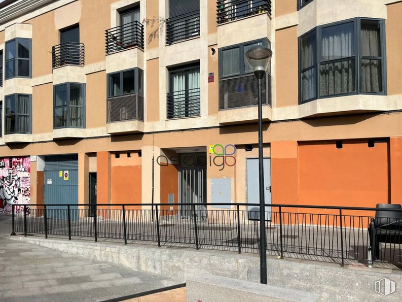 Retail for rent at Plaza Consejo, Guadalajara, 19001 with window, building, door, fence, neighbourhood, condominium, urban design, residential area, wall and house around