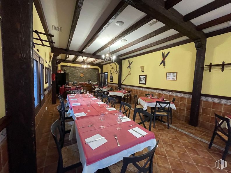 Retail for sale at Avenida Colada de Pozuelo, 5, Alcorcón, Madrid, 28925 with chair, table, kitchen & dining room table, furniture, ceiling, restaurant, hall, wood stain and light fixture around