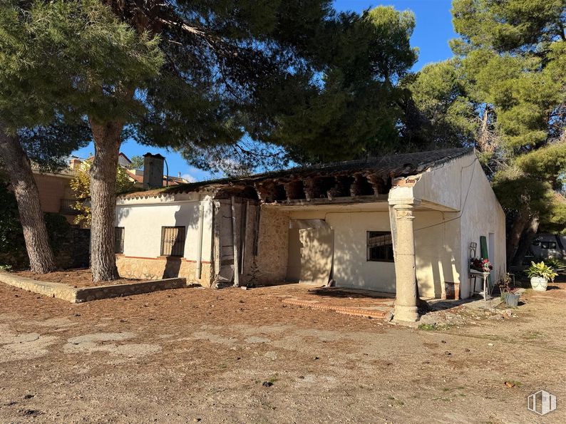 Suelo en venta en Calle Real, 186, Corral de Almaguer, Toledo, 45880 con casa, árbol, madera, asentamiento humano, sombra, pueblo, suelo, material de construcción, patio trasero y sombra alrededor