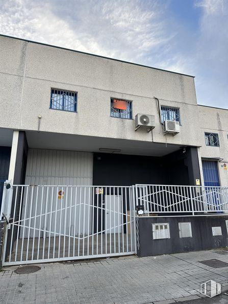 Industrial for rent at Calle Físicas, 38, Alcorcón, Madrid, 28923 with window, composite material, concrete, parking, building material, gate, automotive tail & brake light, fence, aluminium and daylighting around