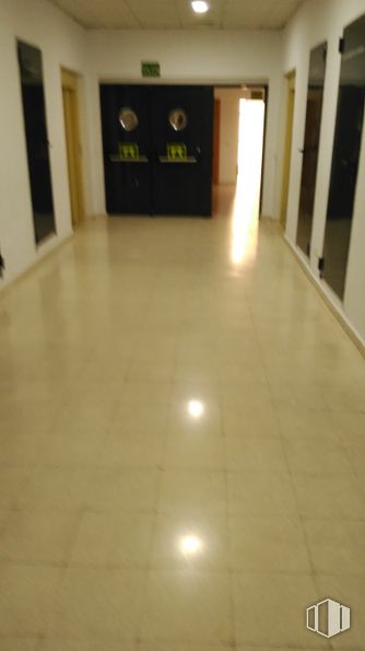 Oficina en alquiler y venta en Calle Secoya, 22, Carabanchel, Madrid, 28054 con marrón, propiedad, edificio, madera, suelo, casa, piso, suelo de baldosas, tinte para madera y accesorio alrededor