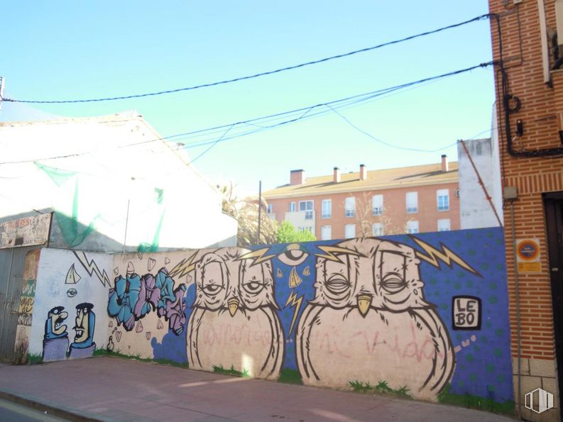 Suelo en venta en Calle Libertad, 17, Valdemoro, Madrid, 28341 con edificio, cielo, pintura, azur, infraestructura, superficie de la carretera, arquitectura, ventana, arte y grafiti alrededor