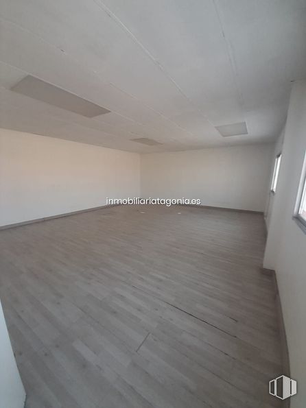 Industrial for rent at Zona Polígono Industrial, Arganda del Rey, Madrid, 28500 with fixture, wood, flooring, floor, window, composite material, hardwood, building material, event and rectangle around