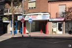 Retail for rent at Calle Teniente Ruiz, 15, Alcalá de Henares, Madrid, 28805 with window, property, building, road surface, fixture, tree, facade, asphalt, city and road around