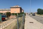 Land for sale at Calle Crisantemo, Ávila, 05002 with building, sky, plant, vehicle, window, land lot, tree, road surface, asphalt and fence around