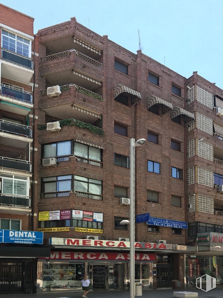 Oficina en alquiler en Avenida Constitución, 22, Móstoles, Madrid, 28931 con edificio, ventana, cielo, bloque de torres, diseño urbano, condominio, barrio, zona residencial, edificio comercial y pared alrededor