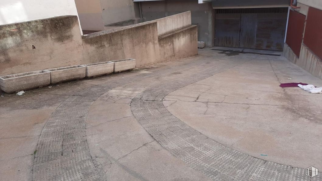 Local en venta en Calle Gonzalo Herrero, Tetuán, Madrid, 28039 con superficie de la carretera, albañilería, asfalto, suelos, suelo, ladrillo, pared, acera, material compuesto y material de construcción alrededor