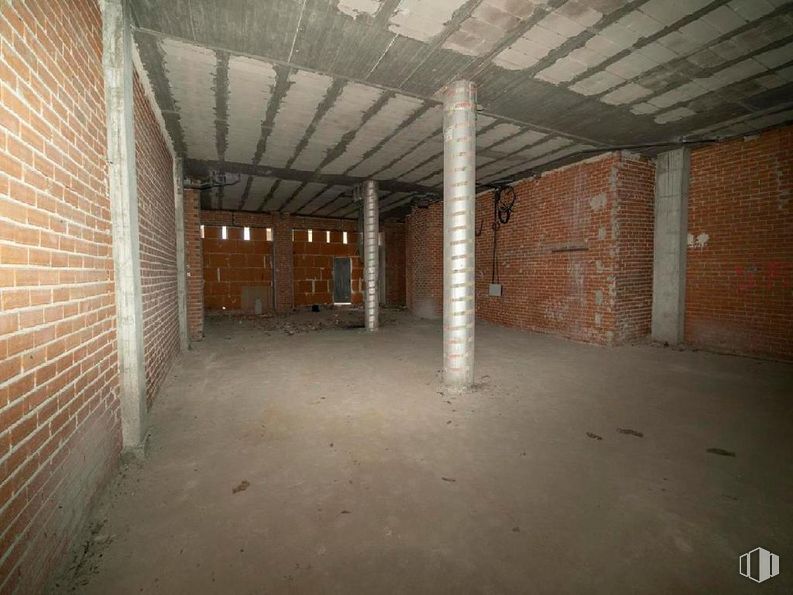 Local en venta en Calle Pino Canario, 2, Navalcarnero, Madrid, 28600 con madera, pasillo, edificio, albañilería, ladrillo, material compuesto, pavimento, accesorio, casa y material de construcción alrededor