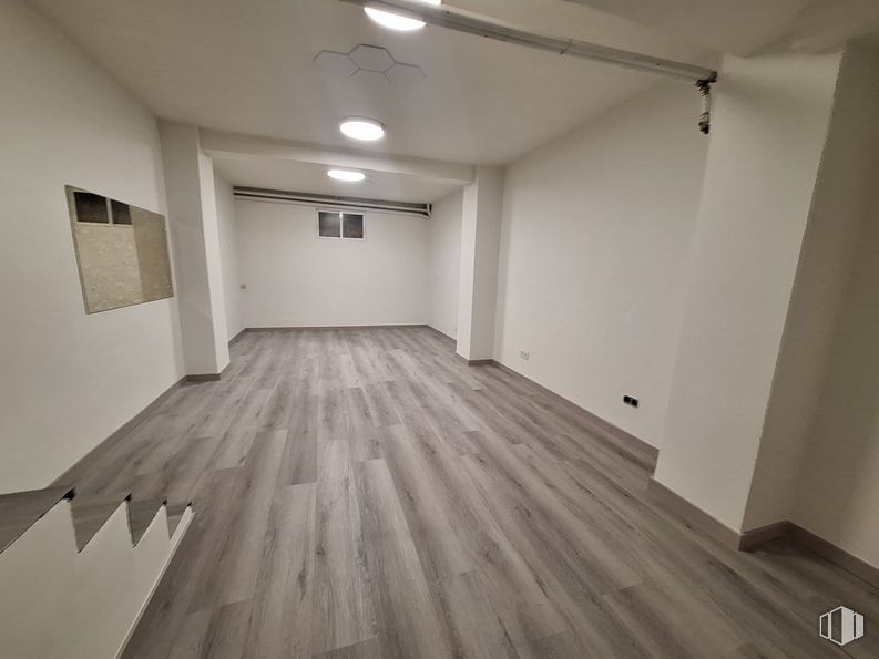 Retail for rent at Zona Ríos Rosas, Chamberí, Madrid, 28003 with flooring, floor, wood, wood flooring, ceiling, interior design, laminate flooring, room, hardwood and apartment around