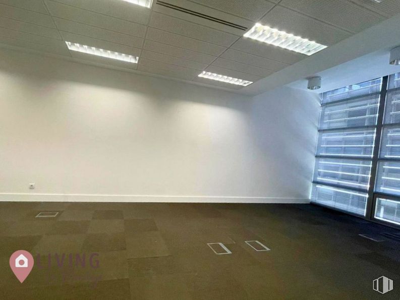 Oficina en alquiler en Natea Business Park, Avenida Industria, 4, Alcobendas, Madrid, 28108 con lámpara, alumbrado, edificio, interiorismo, ventana, suelos, suelo, accesorio, techo y sombra alrededor