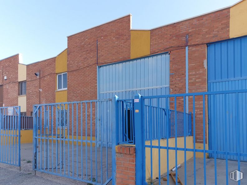 Industrial for sale & for rent at Zona industrial, Arganda del Rey, Madrid, 28500 with daytime, blue, sky, building, azure, wood, wall, composite material, rectangle and urban design around