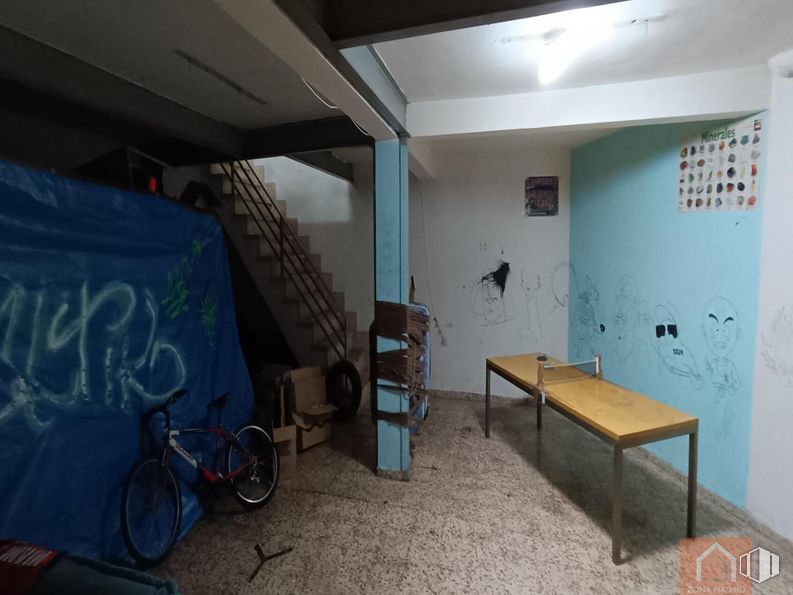 Local en venta en Calle Sierra Palomeras, Villa de Vallecas, Madrid, 28031 con neumático, bicicleta, mesa, rueda, edificio, rueda de bicicleta, pavimento, piso, casa y escritorio alrededor