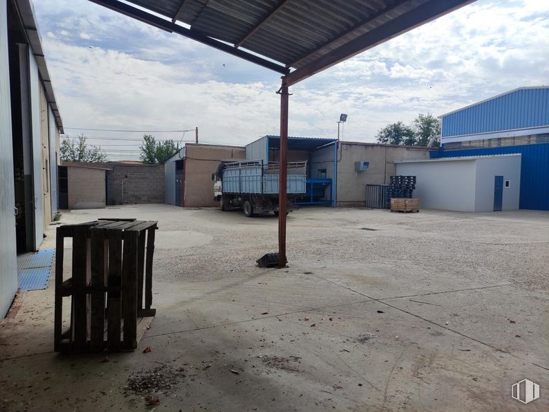 Industrial for sale at Paseo Estación, Villasequilla, Toledo, 45740 with truck, sky, cloud, shade, asphalt, building, waste container, floor, tree and public space around