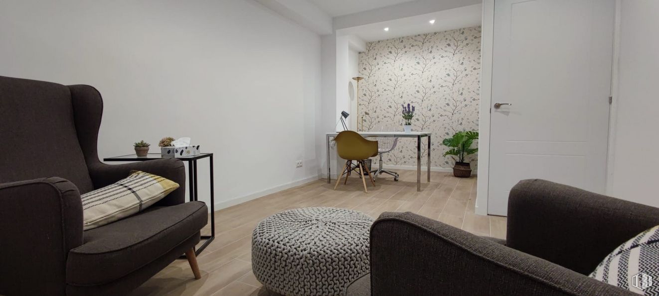 Oficina en alquiler en Calle Canarias, 4, Arganzuela, Madrid, 28045 con silla, mesa, mueble, edificio, comodidad, madera, textil, diseño de interiores, pavimentos y piso alrededor