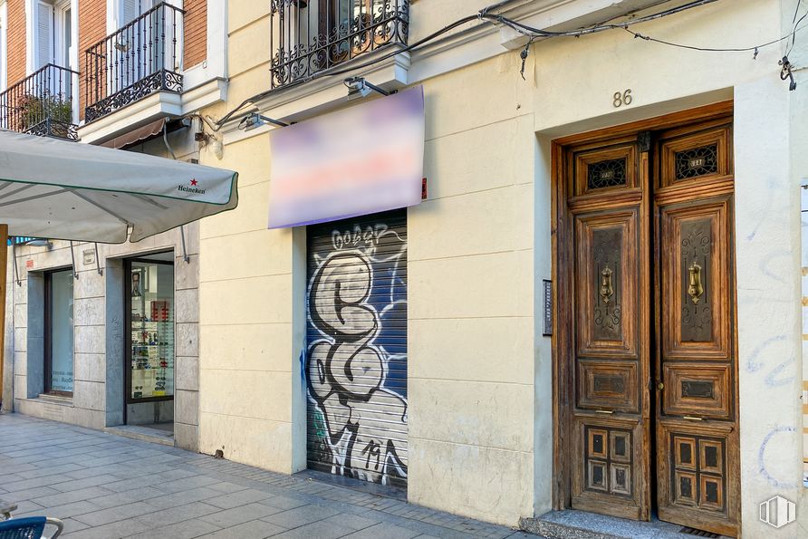 Local en alquiler y venta en Calle Fuencarral, Centro, Madrid, 28004 con puerta, azure, edificio, madera, barrio, superficie de la carretera, fachada, ventana, inmobiliario y ciudad alrededor