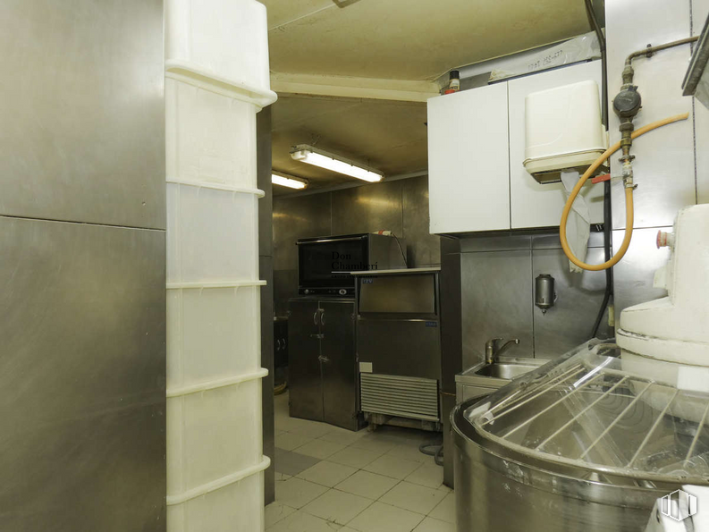 Local en venta en Calle Viriato, Chamberí, Madrid, 28010 con ebanistería, edificio, accesorio, piso, casa, cocina, gas, refrigerador, suelo y aparato de cocina alrededor