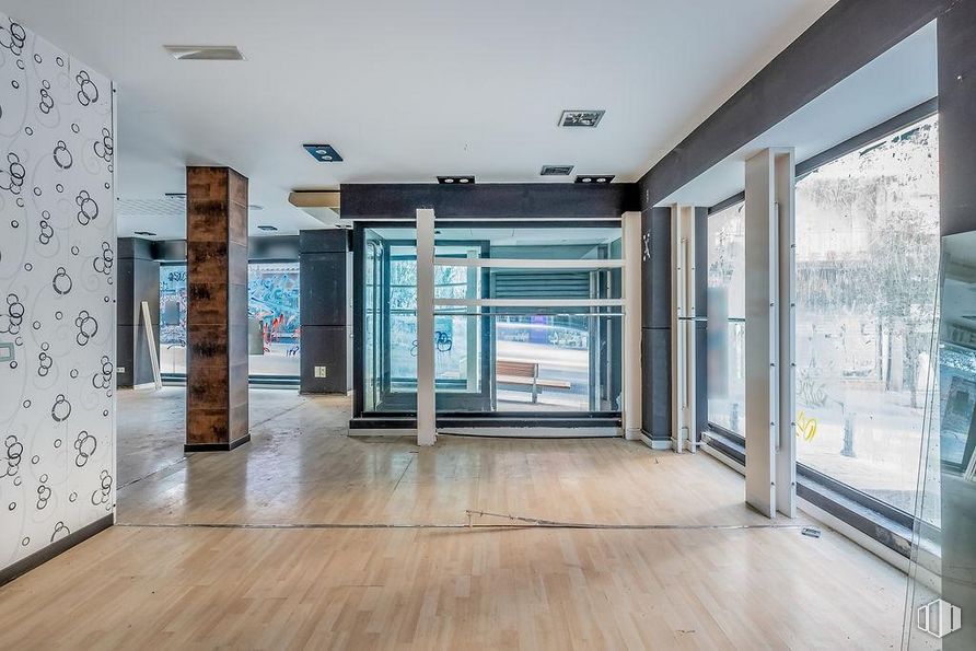 Local en alquiler y venta en Calle Moraleja, Alcorcón, Madrid, 28921 con edificio, hall, madera, puerta, accesorio, suelos, suelo, condominio, sala de estar y casa alrededor