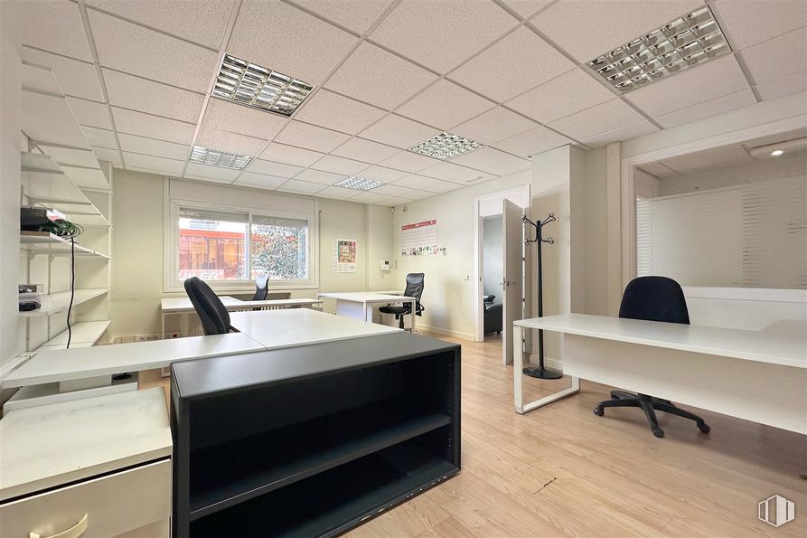 Office for rent at Avenida América, Salamanca, Madrid, 28002 with window, desk, chair, furniture, interior design, flooring, floor, ceiling, table and office chair around