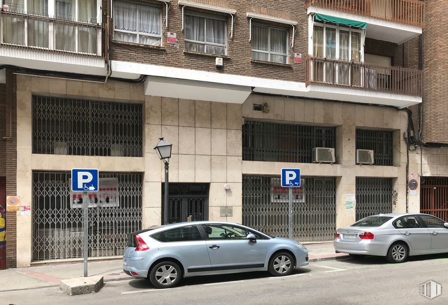 Local en venta en Calle Vizcaya, Arganzuela, Madrid, 28045 con coche, neumático, ventana, edificio, rueda, vehículo terrestre, luz de estacionamiento automotriz, vehículo, propiedad y luz trasera y de freno automotriz alrededor