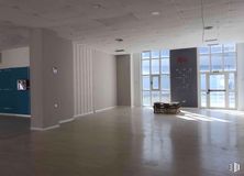 Retail for rent at Zona empresarial San Sebastián de los Reyes, San Sebastián de los Reyes, Madrid, 28700 with window, hall, wood, interior design, building, floor, flooring, fixture, material property and hardwood around