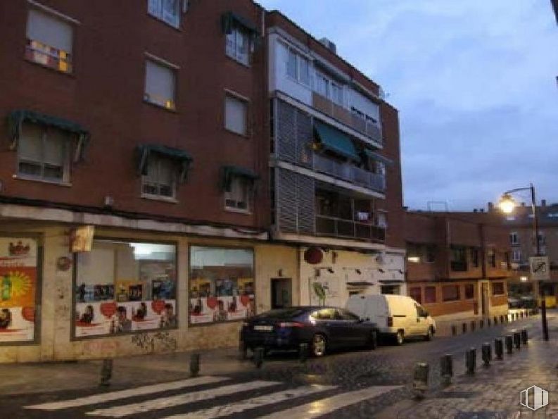 Local en venta en Calle Bilbao, 1, San Sebastián de los Reyes, Madrid, 28700 con coche, camioneta, edificio, ventana, rueda, cielo, nube, vehículo, neumático y diseño urbano alrededor