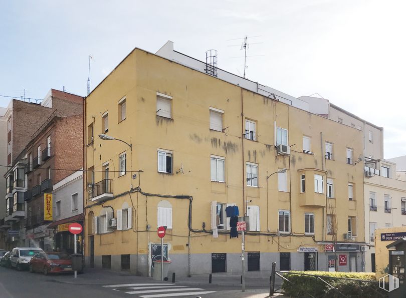 Local en venta en Calle Navarra, Tetuán, Madrid, 28039 con edificio, cielo, propiedad, ventana, planta, diseño urbano, barrio, condominio, zona residencial y fachada alrededor