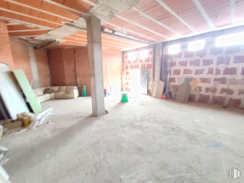 Retail for rent at Calle Fuentevaqueros, 43, Fuenlabrada, Madrid, 28944 with couch, interior design, hall, flooring, floor, wood, real estate, ceiling, concrete and brick around