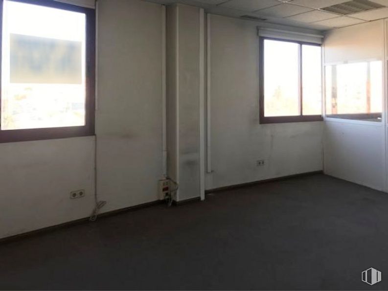 Oficina en venta en Zona Puente Alcocer, Villaverde, Madrid, 28041 con ventana, accesorio, madera, edificio, sombra, suelos, suelo, hall, inmobiliario y madera dura alrededor