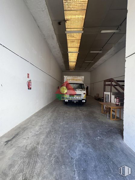 Industrial for rent at Zona Altos del Olivar - El Caracol, Valdemoro, Madrid, 28343 with floor, commercial vehicle, concrete, light commercial vehicle, parking, truck and parking lot around