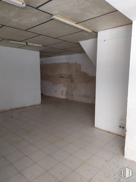 Nave en venta en Avenida Dos de Mayo, Mocejón, Toledo, 45270 con alumbrado, madera, suelos, suelo, pared, edificio, material compuesto, hormigón, sombra y techo alrededor