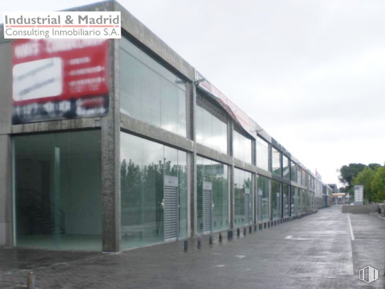 Industrial for sale & for rent at Avenida Madrid, Arganda del Rey, Madrid, 28500 with building, sky, fixture, cloud, facade, shade, commercial building, glass, urban design and tree around