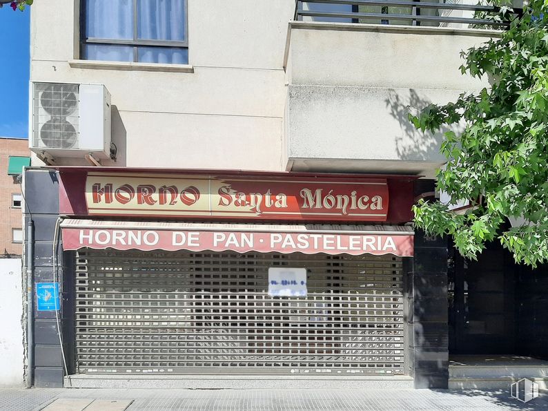 Local en alquiler en Calle Gran Vía, Majadahonda, Madrid, 28220 con ventana, edificio, accesorio, ladrillo, casa, albañilería, fuente, fachada, árbol y toldo alrededor