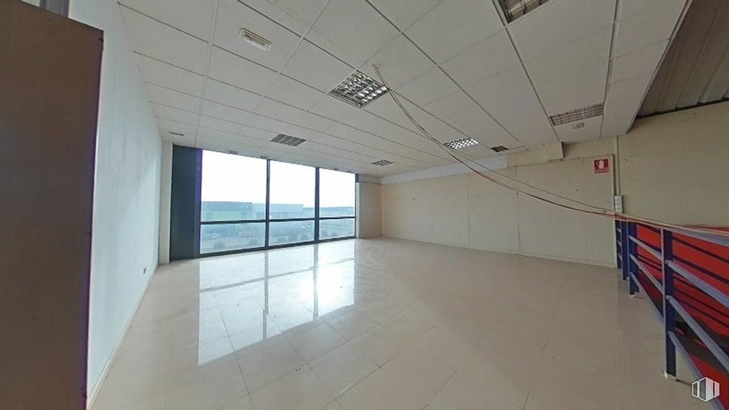 Industrial for sale at Calle Estaño, s/n, Illescas, Toledo, 45200 with window, building, fixture, hall, floor, flooring, ceiling, composite material, space and wood around