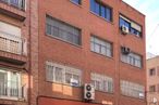 Office for sale at Calle Cañete, 3, Carabanchel, Madrid, 28019 with window, brown, building, daytime, property, fixture, brickwork, brick, building material and wood around