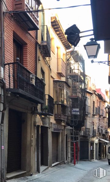 Office for rent at Calle Comercio, 6, Toledo, 45001 with building, window, plant, wood, residential area, urban design, material property, house, city and road around