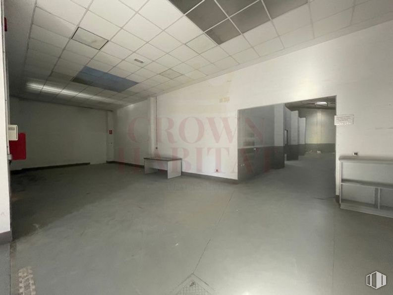 Nave en alquiler en Calle Moraleja de Enmedio, 10, Móstoles, Madrid, 28938 con mueble, accesorio, pasillo, edificio, suelo, piso, techo, material compuesto, hormigón y espacio alrededor