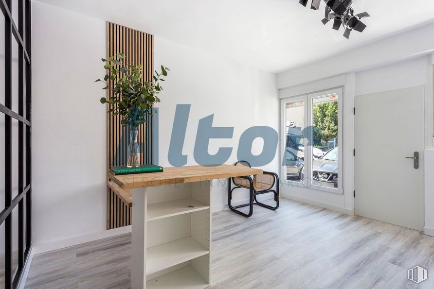 Local en venta en Calle Arzúa, Hortaleza, Madrid, 28033 con planta de interior, silla, planta, mueble, mesa, madera, interiorismo, suelos, suelo y edificio alrededor