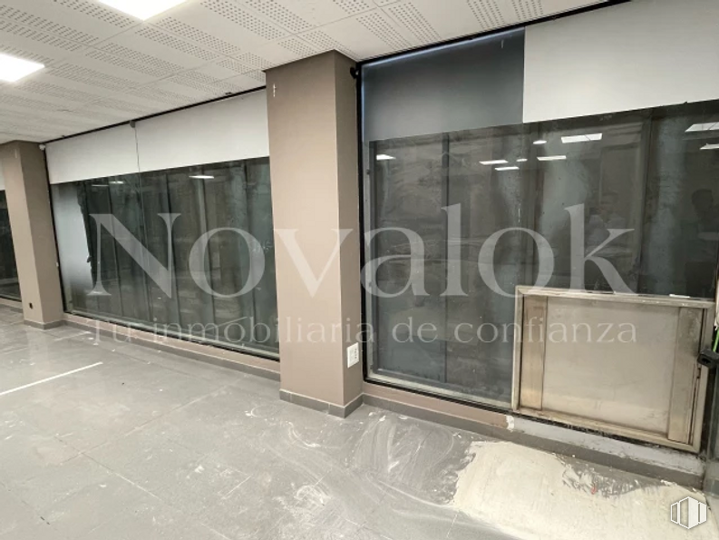 Local en alquiler en Zona Centro, Móstoles, Madrid, 28938 con ebanistería, edificio, accesorio, interiorismo, casa, fuente, fachada, suelo, vidrio y exterior automotriz alrededor