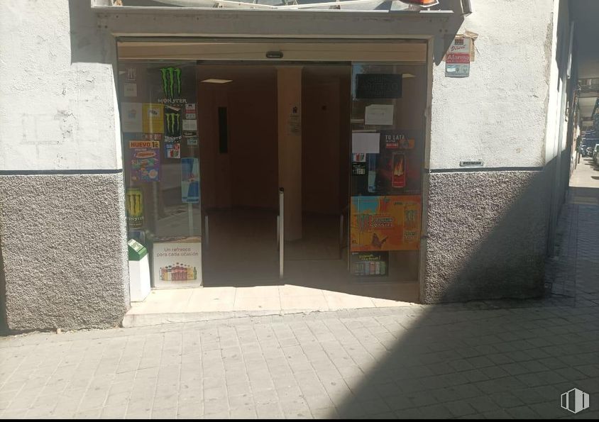 Local en venta en Calle Marcelino Roa Vázquez, Ciudad Lineal, Madrid, 28017 con accesorio, puerta, superficie de la carretera, gas, fachada, tintes y matices, hormigón, material compuesto, ciudad y carretera alrededor