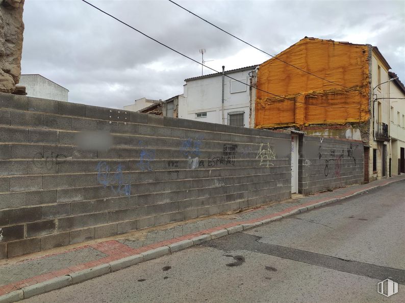 Land for sale at Zona Centro, Quintanar de la Orden, Toledo, 45800 with cloud, sky, road surface, wood, building, slope, asphalt, brickwork, brick and electricity around