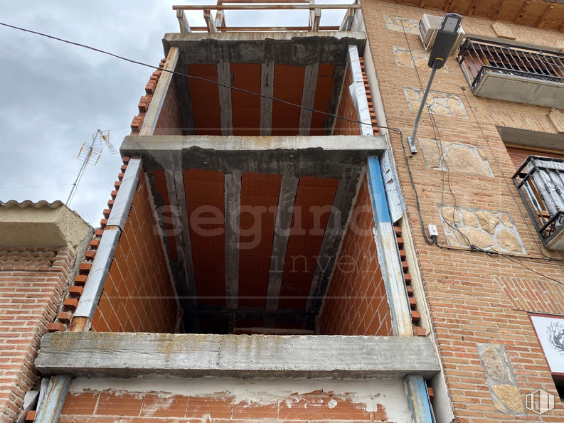 Suelo en venta en Zona Centro, Casarrubios del Monte, Toledo, 45950 con durante el día, ventana, madera, accesorio, albañilería, ladrillo, cielo, nube, material de construcción y ciudad alrededor