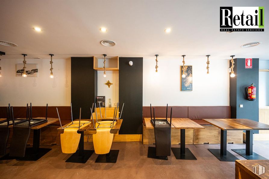 Retail for sale & for rent at Calle Corazón de María, Chamartín, Madrid, 28002 with table, light fixture, wood, flooring, interior design, furniture, floor, lighting, ceiling and wood stain around