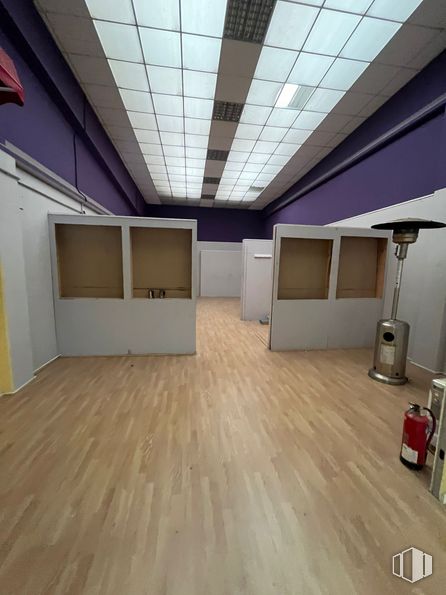 Local en alquiler en Zona Europolis, Las Rozas de Madrid, Madrid, 28230 con ebanistería, madera, hall, suelos, suelo, edificio, propiedad material, bandera, inmobiliario y madera dura alrededor