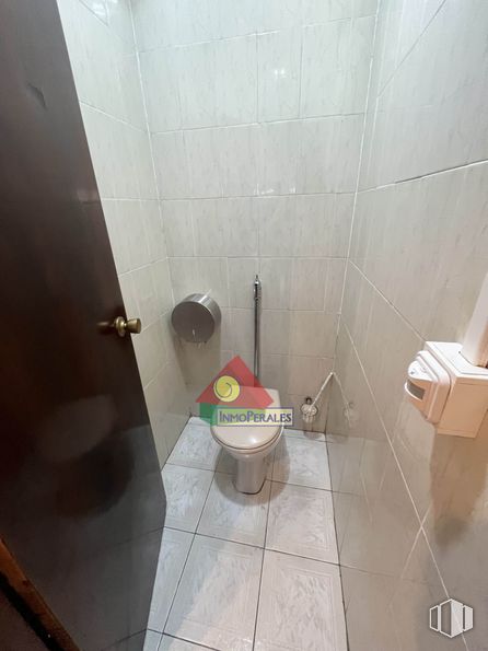 Local en venta en Zona Perales del Río , Getafe, Madrid, 28909 con inodoro, accesorio de fontanería, baño, piso, pavimentos, fontanería, madera, material compuesto, gas y casa alrededor